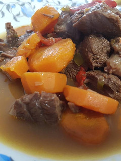 Una foto de Carne de morcillo en salsa!😋🍴