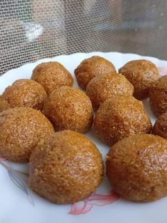 हेल्दी अंजीर लड्डू (healthy anjeer ladoo recipe in Hindi) रेसिपी मुख्य फोटो