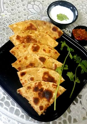 A picture of Missi Roti.