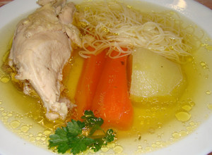 Házi tyúkhúsleves recept fotója