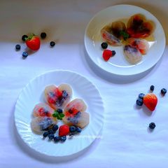 A picture of Heart shaped Jelly Cake.