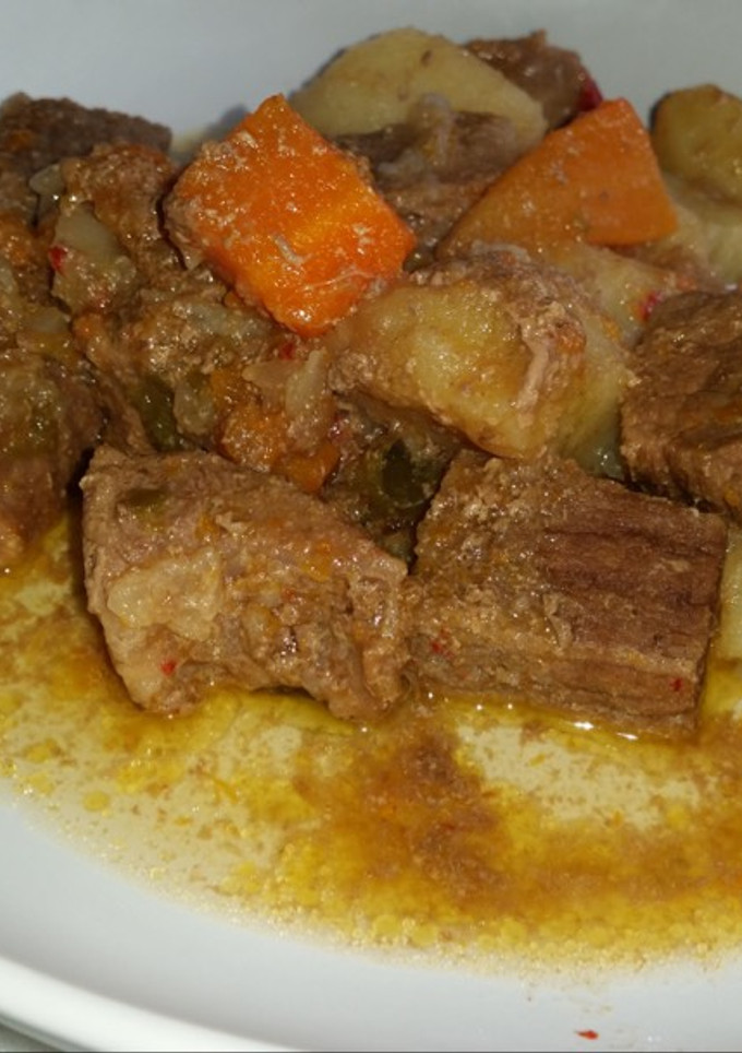 Una foto de Carne con papas