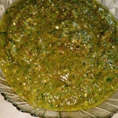 A picture of Harey lehsan ki chutney.