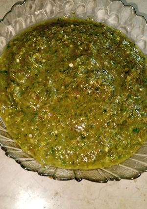 A picture of Harey lehsan ki chutney.