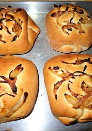 A picture of Onion Bread Rolls for Sandwiches and Burgers.