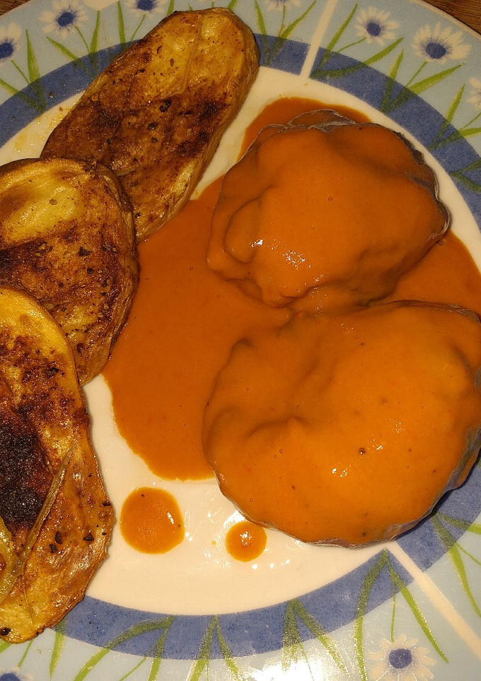 Una foto de Carrillada con salsa de verduras