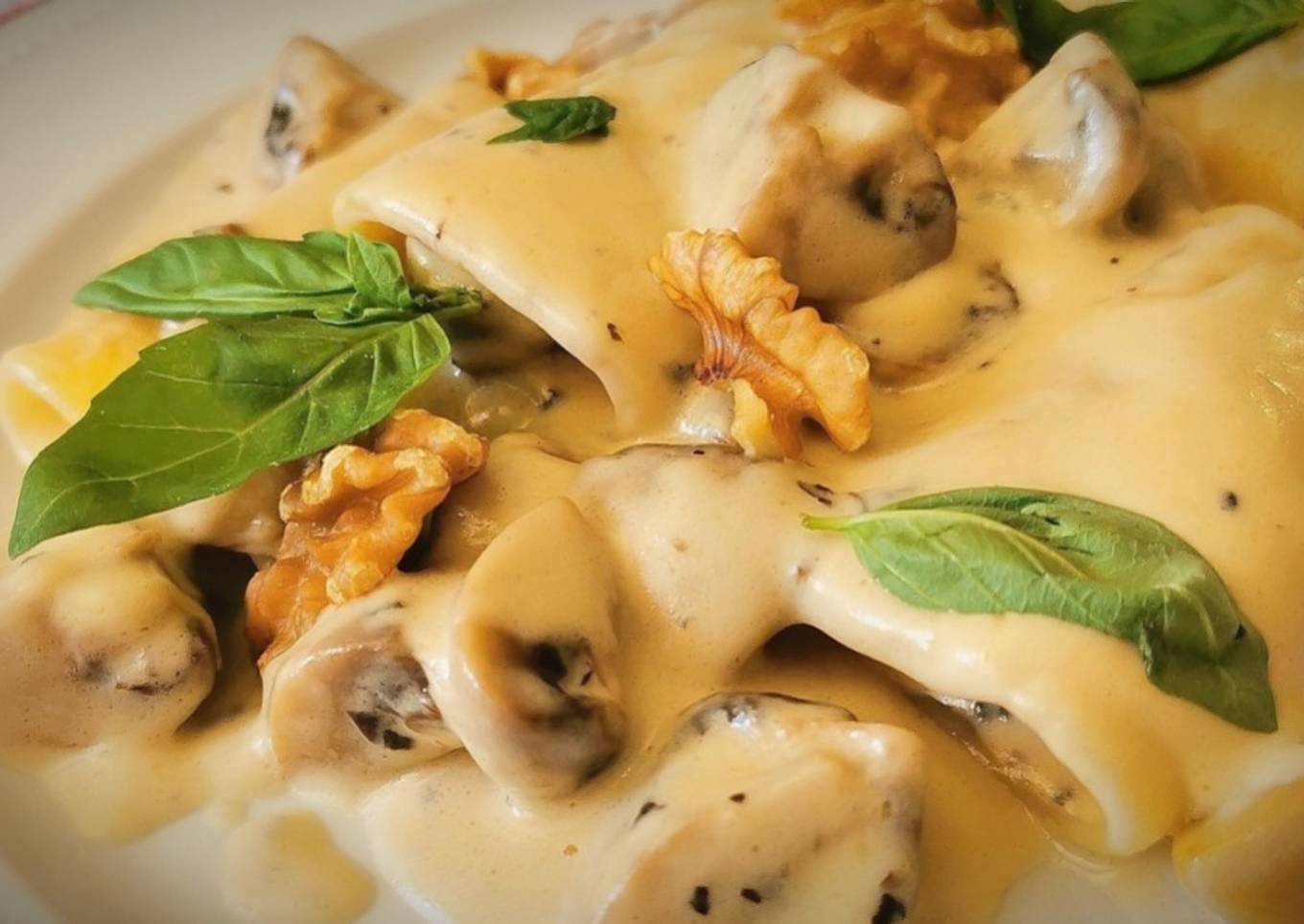Paccheri a la crema de Gorgonzola con Champiñones