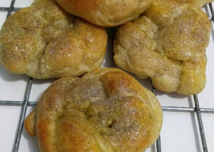 Cardamom Bun (Roti Kapulaga)