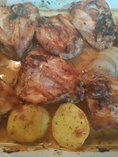 Una foto de Pollo con especias y oporto