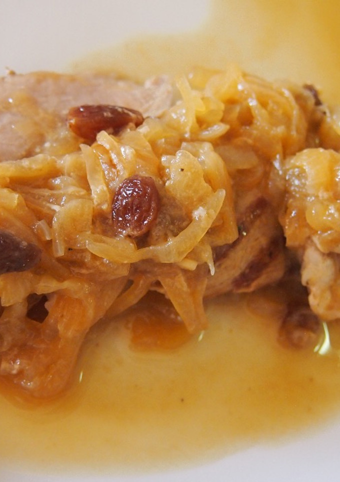 Una foto de Solomillo de cerdo encebollado