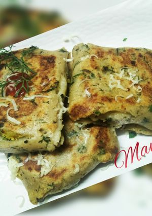 A picture of Cheezy Paneer parcels.