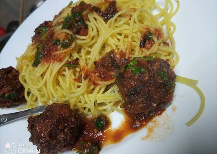 Tumeric Spaghetti in meatball sauce