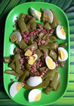 Una foto de Judías verdes con jamón y huevo cocido