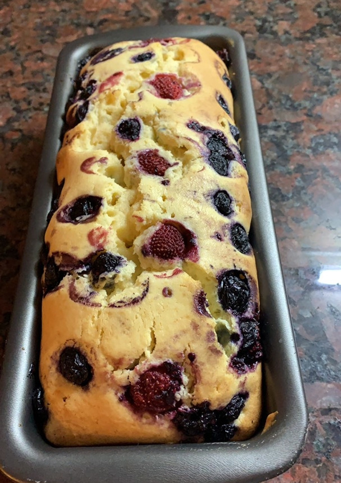 Una foto de “Budín de frutos rojos”