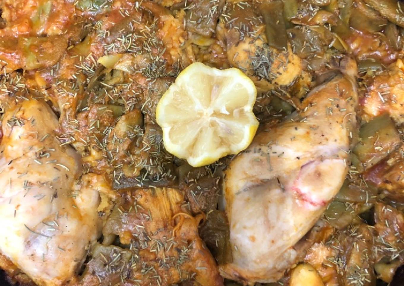 399. Paella de pollo y conejo (principal arroz)