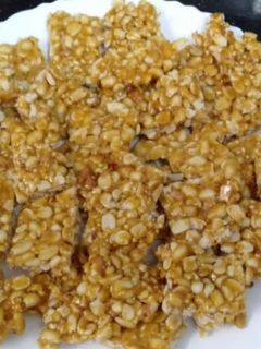 માંડવી પાક (Mandvi Paak Recipe In Gujarati) રેસીપી મુખ્ય ફોટો