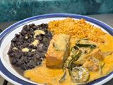 *SALMÓN AL CITRUS CON HONGOS Y SALSA CREMOSA CON CHILE CHIPOTLE*