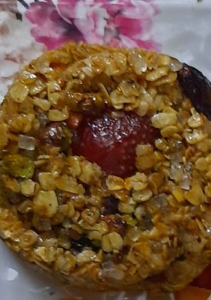 A picture of Rose shaped oats granuola with buttermilk.