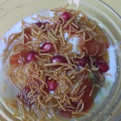 A picture of Dahi bhalle.