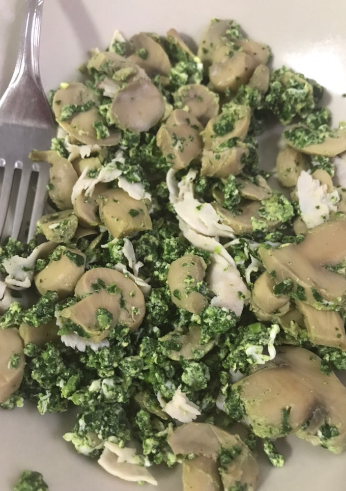 Una foto de Revuelto de espinacas y champiñones