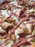 Pizza de pollo y jamón