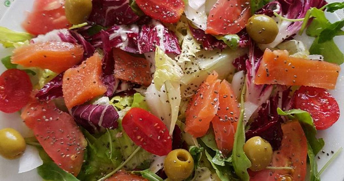 Ensalada Variada Con Salmón Y Semillas De Chía Receta de fatimapr1966