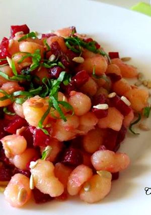 Foto di Gnocchetti di farina di farro con rapa rossa e semi di girasole
