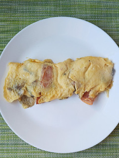Una foto de Tortilla de jamón y champiñones