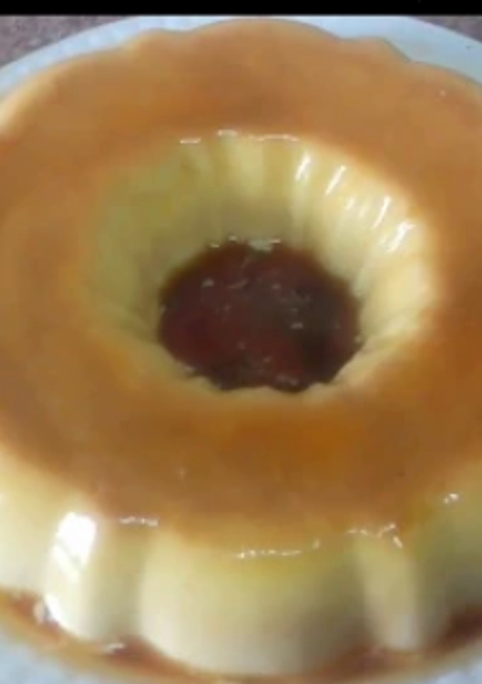 Una foto de Flan de caramelo sin horno/ comida de Marruecos