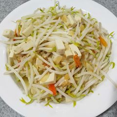 Mom's bean sprout with bean curd A picture of Mom's bean sprout with bean curd.