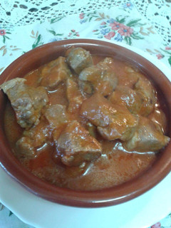 Una foto de Magra con tomate