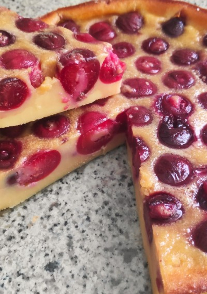 Una foto de Clafoutis de cerezas