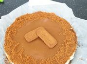 Una foto de tarta lotus queso