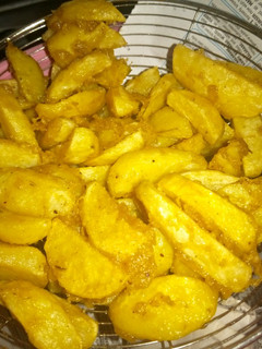 A picture of Potato wedges.