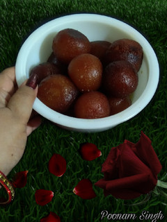 गुलाब जामुन (gulab jamun recipe in Hindi) रेसिपी मुख्य फोटो