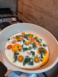 Una foto de Omelette Caprese