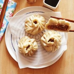 A picture of Steamed Buns.
