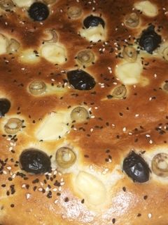 صورة لوصفة خبز تركي بالجبن والزيتون
