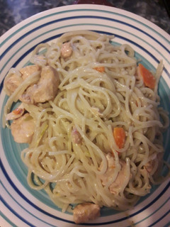 Una foto de Tallarines con pollo a la crema