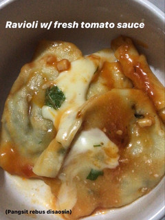 Foto resep Ravioli: Spinach & cheese Ravioli with tomato sauce (low budget)