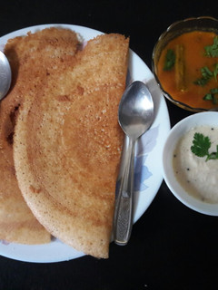 પ્લેન ક્રિસ્પી ઢોસા (Plain Crispy Dosa Recipe In Gujarati) રેસીપી મુખ્ય ફોટો