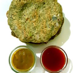 A picture of Oats sprout cheela.