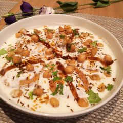 A picture of Mix chat (dahi bara n chana).