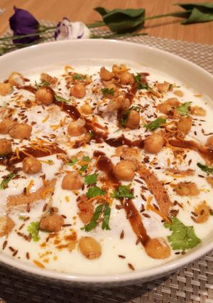 A picture of Mix chat (dahi bara n chana).
