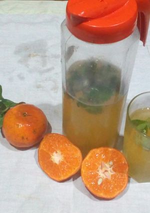 Una foto de Agua de mandarina en tres pasos