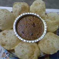 A picture of Luchi cholar daal (puri and chana daal).