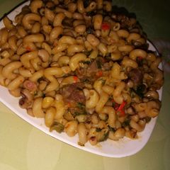 A picture of Macaroni and beans jallop.