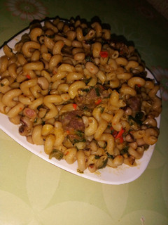 A picture of Macaroni and beans jallop.