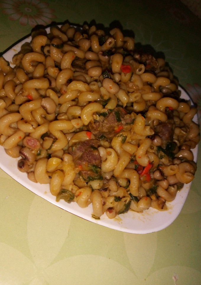 A picture of Macaroni and beans jallop.
