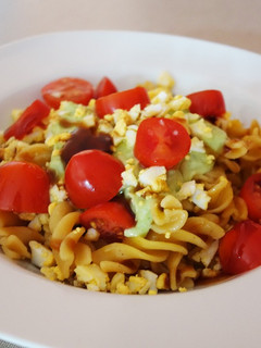 Una foto de Espirales de Lenteja con pesto de aguacate